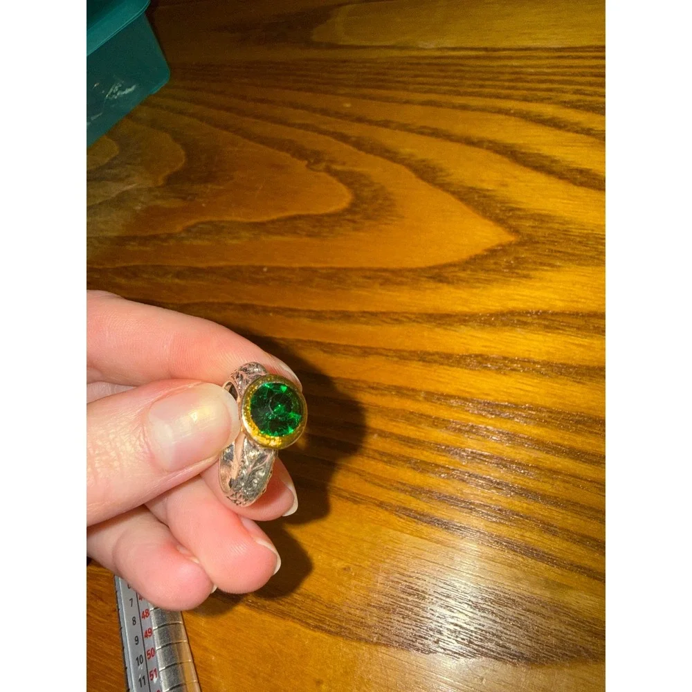 Vintage Style Mixed Metal Green Stone Engraved Band Cocktail Ring Size 8